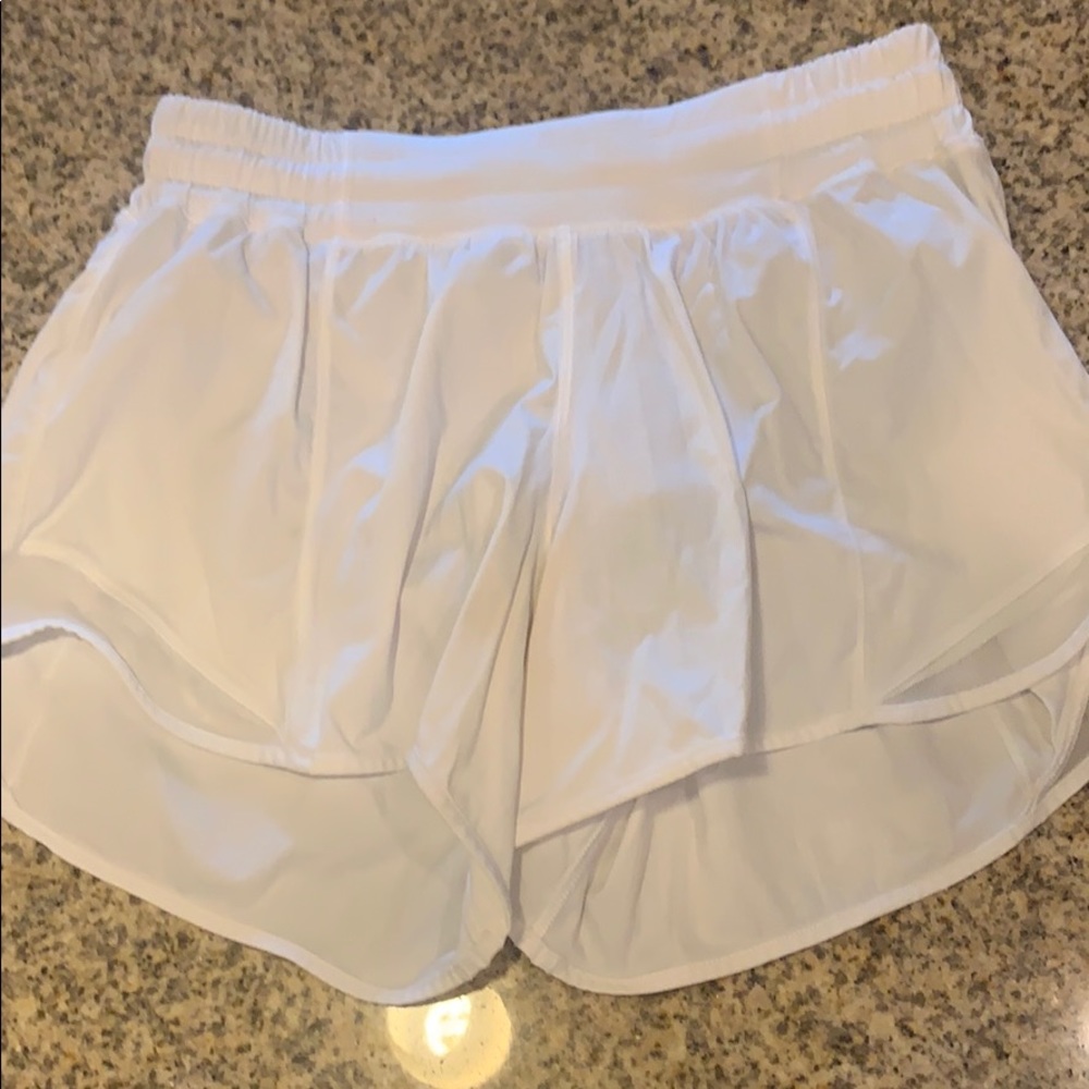 Lululemon | size 4 Hotty hot short 4” tall